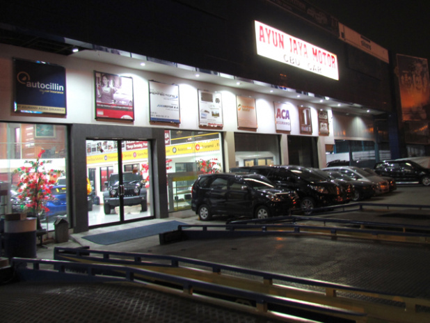 「ジャカルタの中古車店で自動車の人気ランキングを聞いてみました【インドネシア自動車事情】」の1枚目の画像