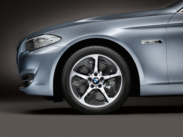 「BMW 5シリーズにもハイブリッドが登場！」の6枚目の画像