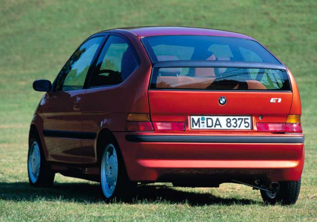 「BMWの電気自動車「i3 Concept」はイマドキのEV風ですが20年前に原型があった！」の4枚目の画像