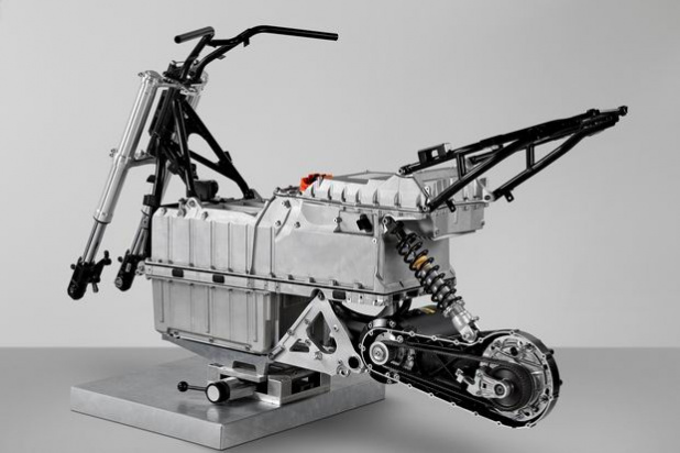 「【動画】BMWの電動バイクは、満充電から100kmを走るビッグスクーター」の4枚目の画像
