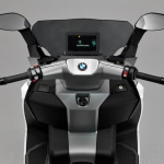 「【動画】BMWの電動バイクは、満充電から100kmを走るビッグスクーター」の9枚目の画像ギャラリーへのリンク