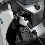 「【動画】BMWの電動バイクは、満充電から100kmを走るビッグスクーター」の11枚目の画像ギャラリーへのリンク