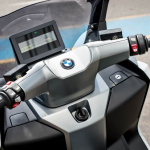 「【動画】BMWの電動バイクは、満充電から100kmを走るビッグスクーター」の12枚目の画像ギャラリーへのリンク