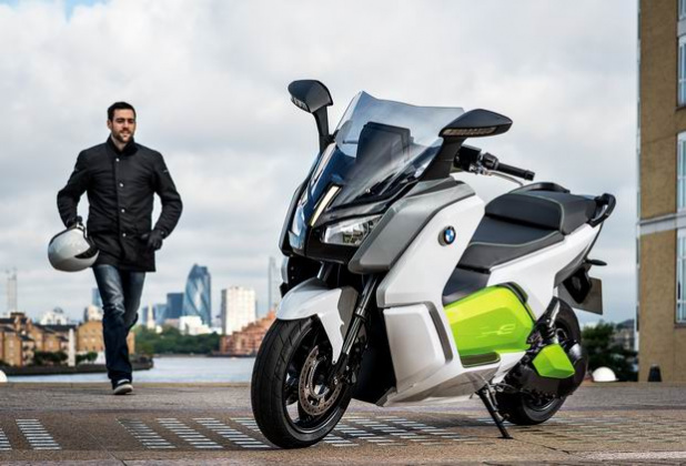 「【動画】BMWの電動バイクは、満充電から100kmを走るビッグスクーター」の17枚目の画像