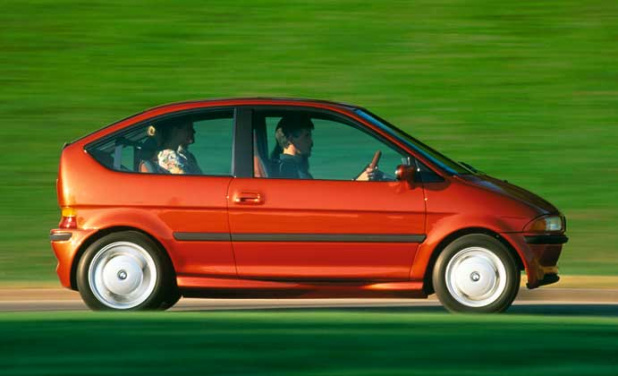 「BMWの電気自動車「i3 Concept」はイマドキのEV風ですが20年前に原型があった！」の3枚目の画像