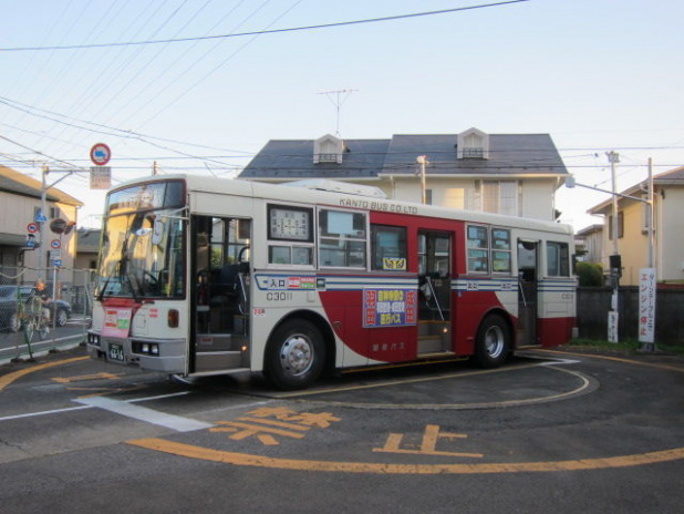 「葬式鉄がいるなら葬式バスもいるらしい。引退する関東バス3ドア車を追え【バスヲタ】」の3枚目の画像