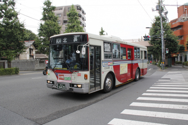 「葬式鉄がいるなら葬式バスもいるらしい。引退する関東バス3ドア車を追え【バスヲタ】」の2枚目の画像