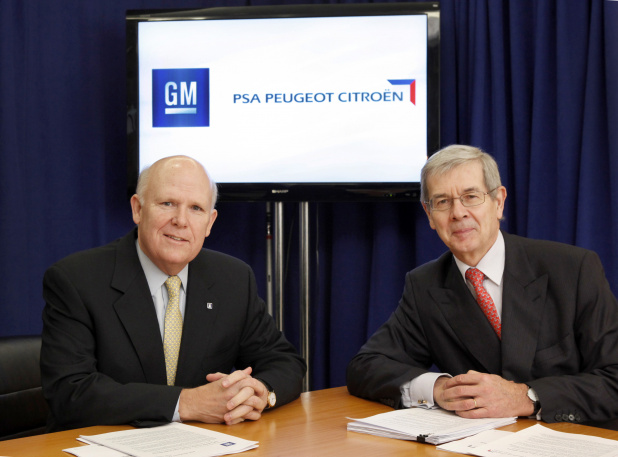 General Motors Chairman and CEO Dan Akerson (left) with PSA Peugeot Citroën Chairman of the Managing Board Philippe Varin