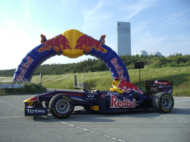「レッドブルF1マシンが幕張にも出没!【Red Bull Energy for Japan】」の1枚目の画像