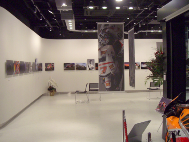 「モータースポーツの神髄を凝縮した写真展 開催中！【JRPA写真展　Competition】」の2枚目の画像