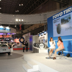 トーヨータイヤブースにVW GTI Cupドライバー集まる【東京オートサロン2012】 - CL20120124B_001