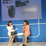 トーヨータイヤブースにVW GTI Cupドライバー集まる【東京オートサロン2012】 - CL20120124B_002