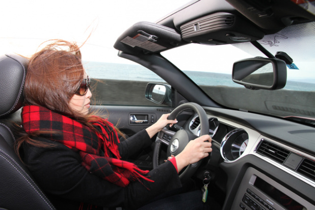 「フォード マスタング・コンバーチブルを吉田由美が極寒の中オープンでチェック【第32回JAIA輸入車試乗会】」の10枚目の画像