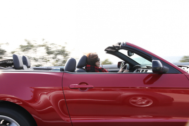 「フォード マスタング・コンバーチブルを吉田由美が極寒の中オープンでチェック【第32回JAIA輸入車試乗会】」の17枚目の画像