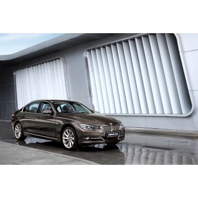 「BMWが現地生産する3シリーズのストレッチ版が世界初公開【北京モーターショー2012】」の4枚目の画像