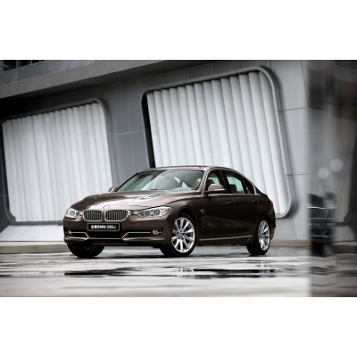 「BMWが現地生産する3シリーズのストレッチ版が世界初公開【北京モーターショー2012】」の5枚目の画像