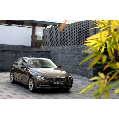 「BMWが現地生産する3シリーズのストレッチ版が世界初公開【北京モーターショー2012】」の6枚目の画像