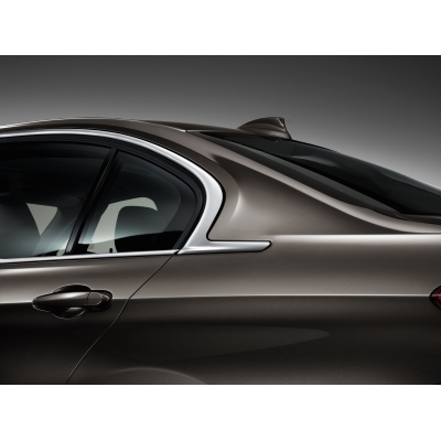 「BMWが現地生産する3シリーズのストレッチ版が世界初公開【北京モーターショー2012】」の11枚目の画像