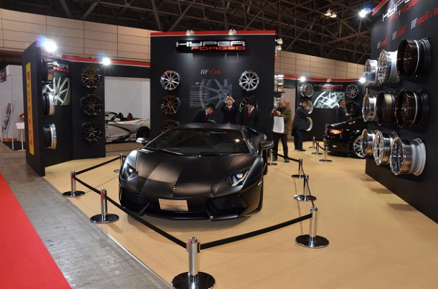 「ランボルギーニ・アヴェンタドールと言えばスポーツ選手の愛車！【東京オートサロン2012】」の1枚目の画像