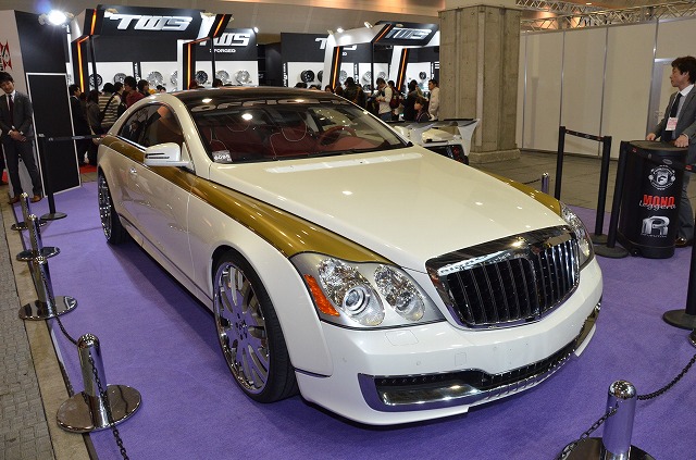 全長5 7mで2ドア 日本に１台の超高級車マイバッハクーペに24インチ Forgiatoブース 大阪オートメッセ12 Clicccar Com