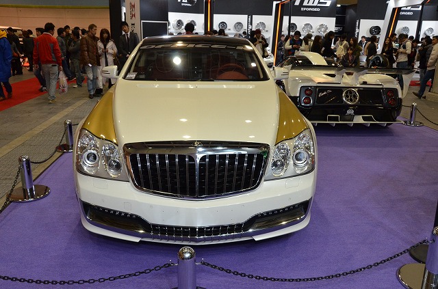 全長5 7mで2ドア 日本に１台の超高級車マイバッハクーペに24インチ Forgiatoブース 大阪オートメッセ12 Clicccar Com