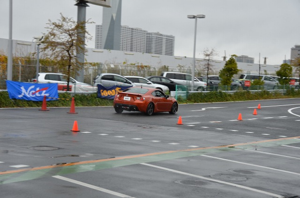 「ドリキン土屋圭市さんがトヨタ86をドリフトしちゃった！しかも同乗しました！！【MEGAWEBフェスタ】」の6枚目の画像