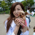 吉田由美さんが愛するのはこのコです！ 超ローアングルもあり＾＾ - 吉田由美さんと愛犬チョコちゃん＾＾