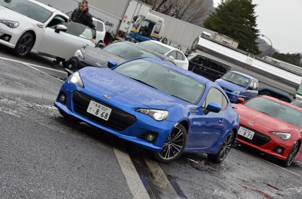 「世界初!! スバルBRZ・トヨタ86のオフ会が新東名清水PAで行われています！」の2枚目の画像