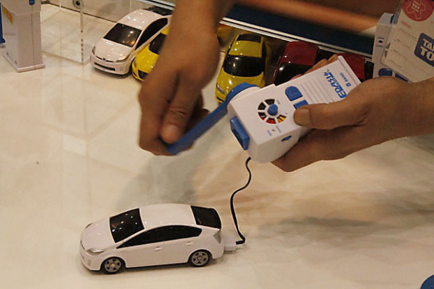 「電池不要！　超エコなRCカーとは？【東京おもちゃショー2012】」の2枚目の画像
