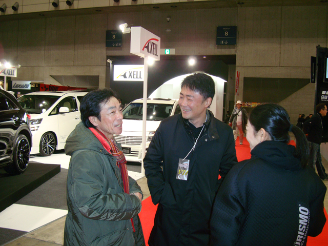 「レッドブルX2010の前で意外な？　2ショットが実現！【東京オートサロン2012】」の8枚目の画像