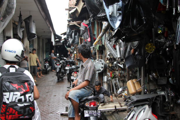 「潜入！　インドネシアの中古パーツ街」の1枚目の画像