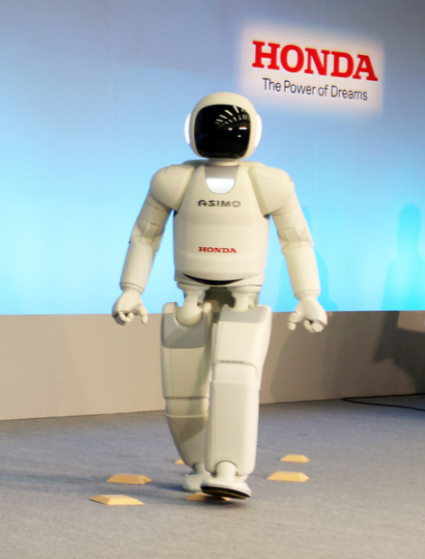 「ホンダ『ASIMO type R』ともいえるほど進化した新型アシモ発表（※ただし原発での作業は…）」の1枚目の画像