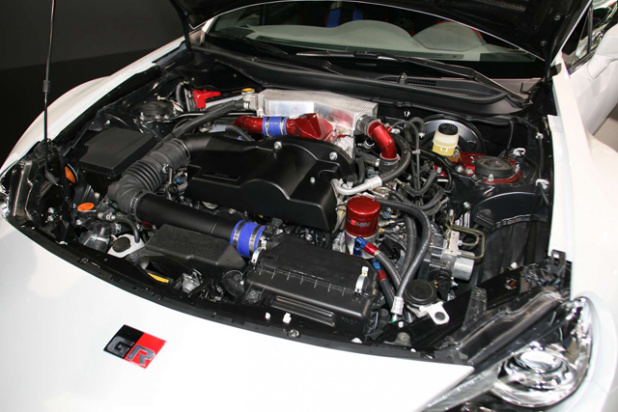 「最高出力320ps！　トヨタ86ツインチャージャーのエンジン初公開！」の2枚目の画像