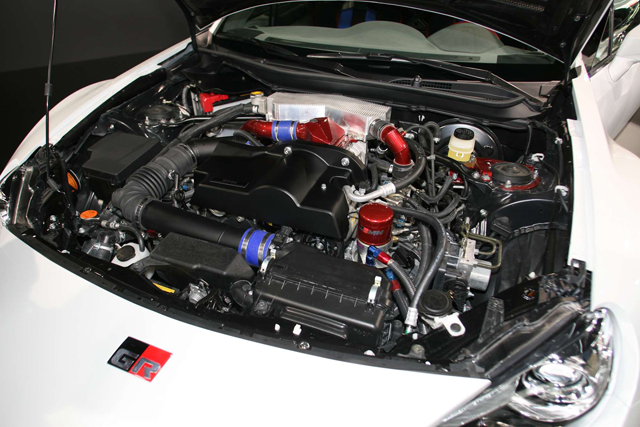 「最高出力320ps！　トヨタ86ツインチャージャーのエンジン初公開！」の2枚目の画像