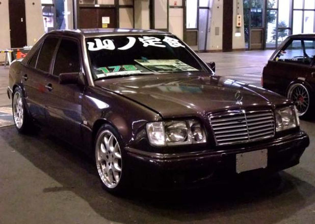 「オヤジベンツと呼ばせない！ W124＋2JZで激速ドリフト仕様！【エキサイティングカーショーダウン2012】」の1枚目の画像