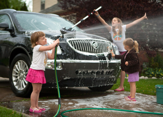 「5/13は母の日。洗車をプレゼントする子どもが多いというアメリカの調査結果」の1枚目の画像