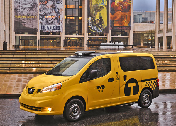 「日産グローバル本社にNYの次世代タクシーを展示」の1枚目の画像