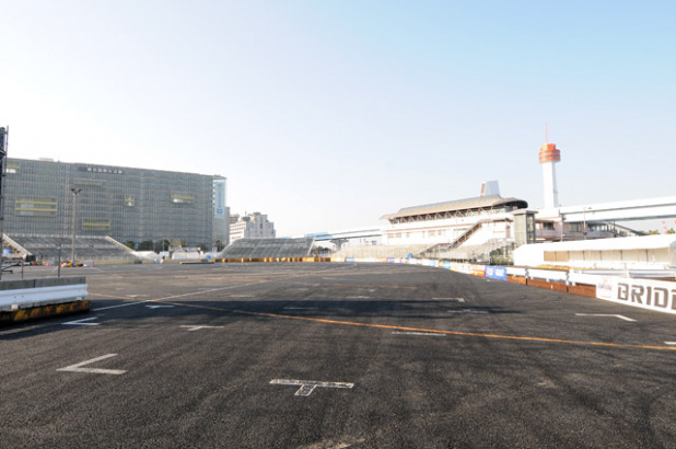 「TOKYO DRIFTの特設コースを、こっそり走ってみた【D1 GRAND PRIX Round 1 TOKYO DRIFT in ODAIBA】」の3枚目の画像
