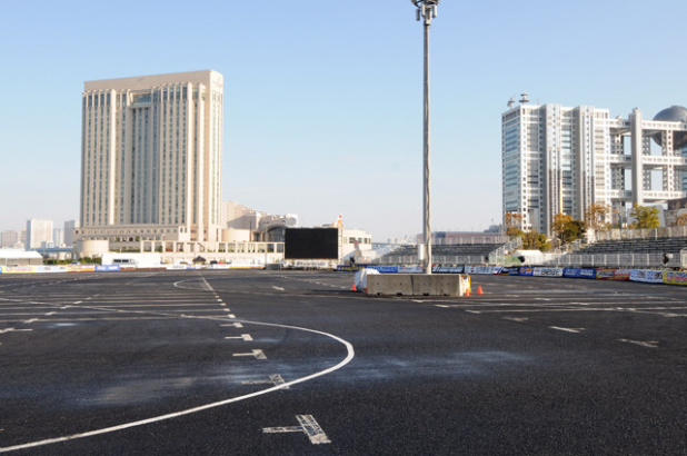 「TOKYO DRIFTの特設コースを、こっそり走ってみた【D1 GRAND PRIX Round 1 TOKYO DRIFT in ODAIBA】」の6枚目の画像