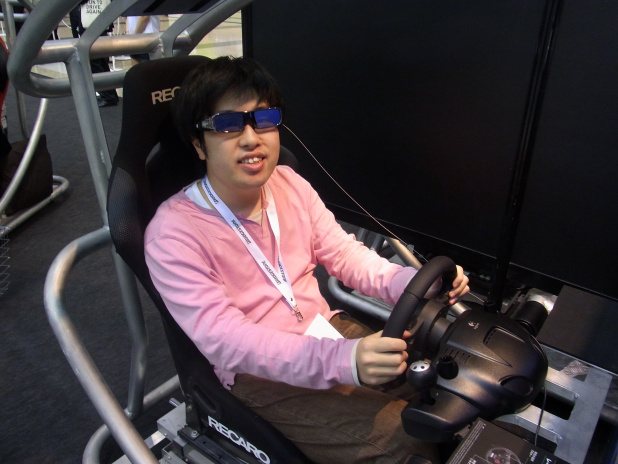 「東京モーターショーのグランツーリスモブースで3Dプレイ体験してきました。」の4枚目の画像