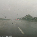 【動画】ゲリラ豪雨での無謀運転で引き起こした衝撃事故 in 中国 - Re_BMW M3 Crash-2