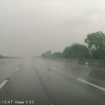 【動画】ゲリラ豪雨での無謀運転で引き起こした衝撃事故 in 中国 - Re_BMW M3 Crash-3