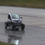 【動画】こんな使い方するかどうかはわかりませんが…超小型車でドリフト!! - Re_Renault Twizy Drift1