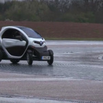 【動画】こんな使い方するかどうかはわかりませんが…超小型車でドリフト!! - Re_Renault Twizy Drift3