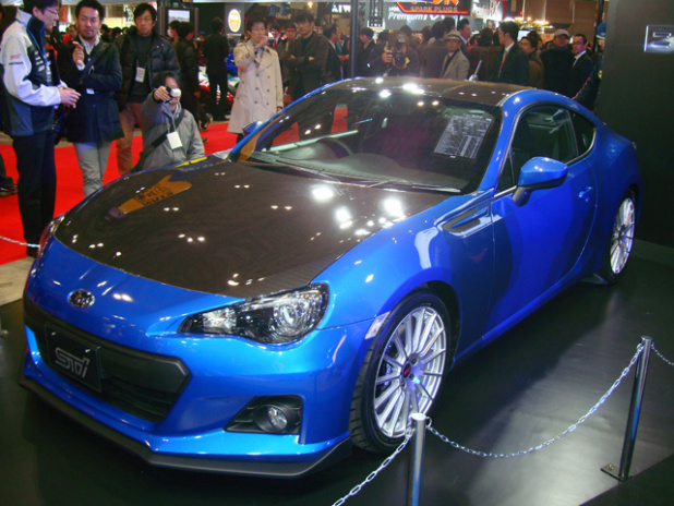 「注目のスバルBRZ　STIコンセプトですが、ボンネットに注目です！【東京オートサロン2012】」の1枚目の画像