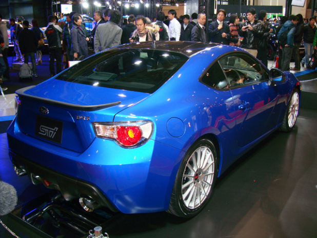 「注目のスバルBRZ　STIコンセプトですが、ボンネットに注目です！【東京オートサロン2012】」の2枚目の画像