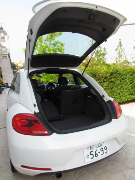 「キャラと乗り味＆実用性のいい意味でのギャップが魅力【VW The Beetle】」の8枚目の画像