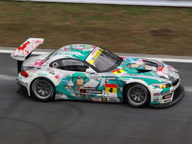 「GT300第1レース、初音ミクBMW谷口信輝ロケットスタートの瞬間【痛車 JAF-GP 富士スプリントカップ】」の3枚目の画像