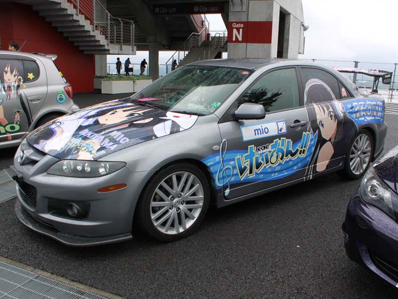 吸い付きよさそう。けいおん澪アテンザ【clicccar痛車オフ＠ハイパー