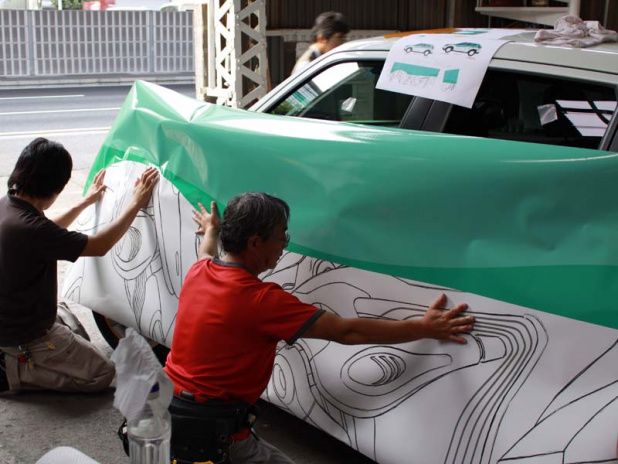 「アートカーはかくして作られる。輪廻のラグランジェ×日産コラボレートのアートカー版Juke　製作作業独占取材」の4枚目の画像
